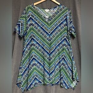 Avenue 14/16 short sleeve, green, royal white black chevron design,